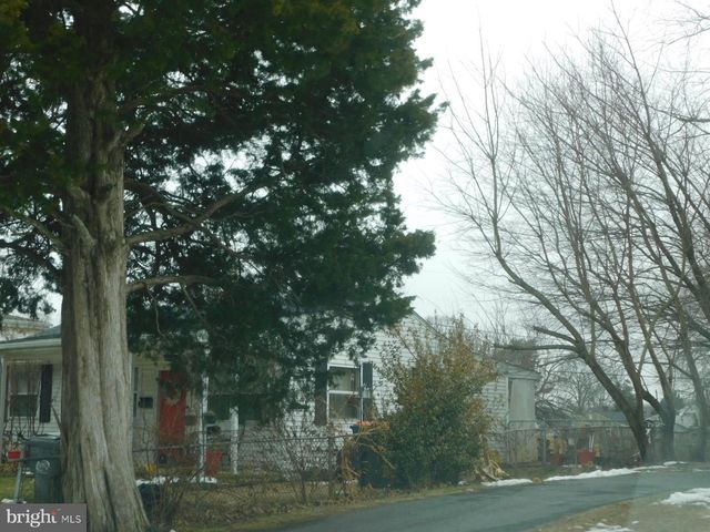 11 CASTLE HILL DR, New Castle, DE 19720