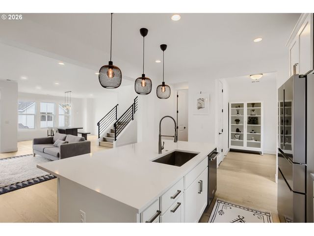 11689 Nw KEARNEY St, Portland, OR 97229