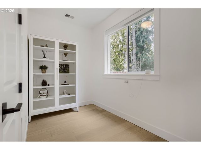 11689 Nw KEARNEY St, Portland, OR 97229