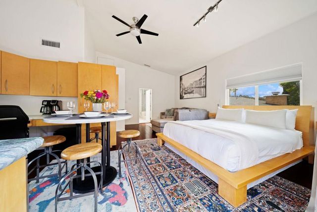 1920 Gardena B, San Diego, CA 92110