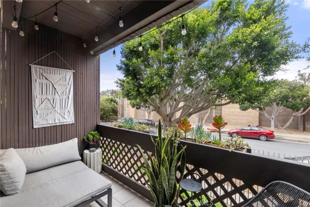 7742 Redlands St, Playa Del Rey, CA 90293