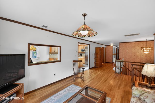 17 Point O Woods Road, Middletown, NJ 07748