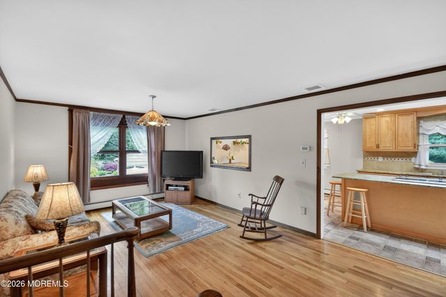 17 Point O Woods Road, Middletown, NJ 07748