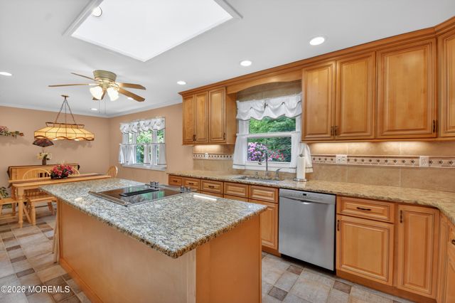 17 Point O Woods Road, Middletown, NJ 07748