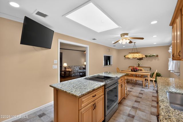 17 Point O Woods Road, Middletown, NJ 07748