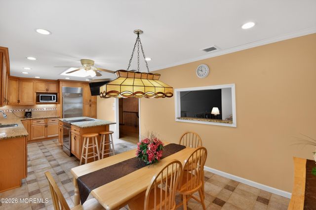 17 Point O Woods Road, Middletown, NJ 07748
