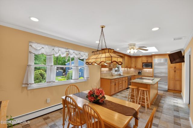 17 Point O Woods Road, Middletown, NJ 07748
