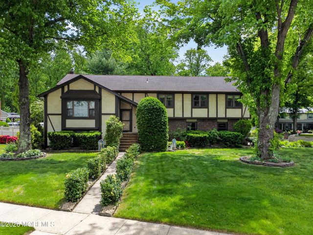 17 Point O Woods Road, Middletown, NJ 07748