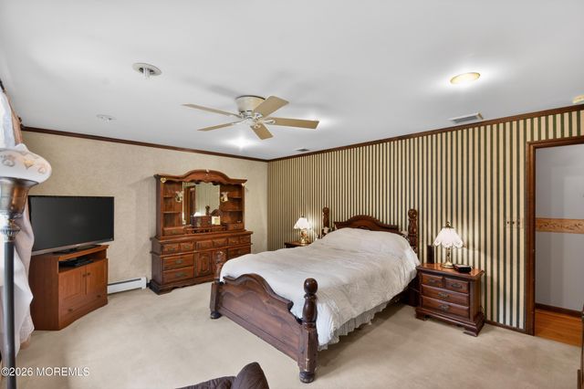 17 Point O Woods Road, Middletown, NJ 07748