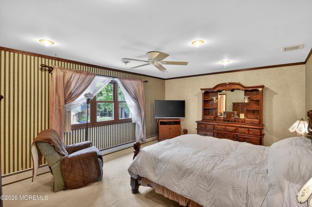 17 Point O Woods Road, Middletown, NJ 07748