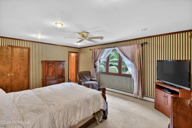 17 Point O Woods Road, Middletown, NJ 07748