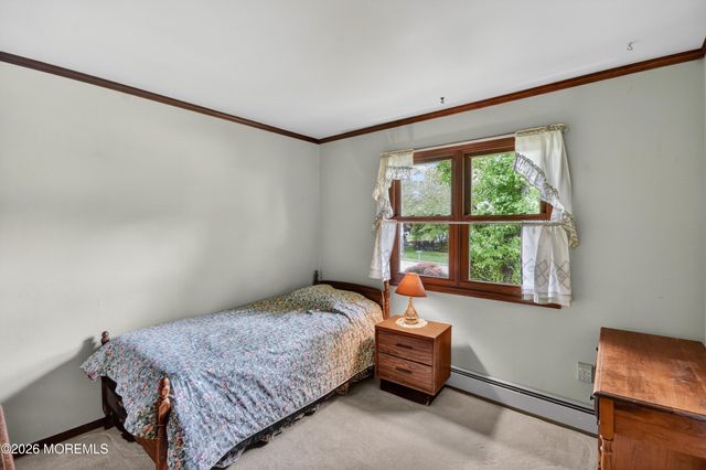 17 Point O Woods Road, Middletown, NJ 07748