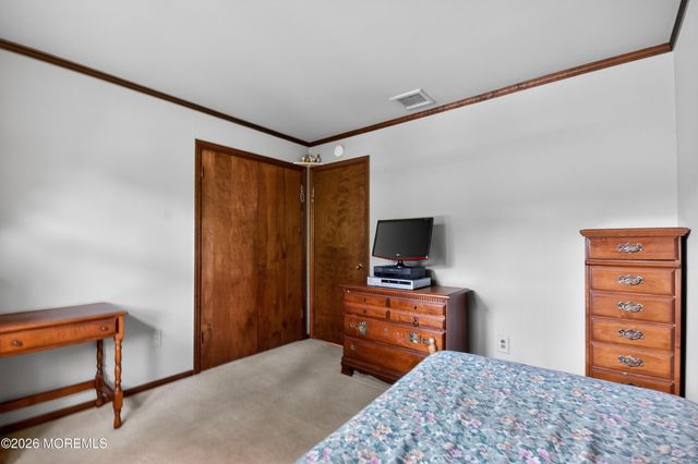 17 Point O Woods Road, Middletown, NJ 07748