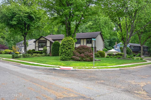 17 Point O Woods Road, Middletown, NJ 07748