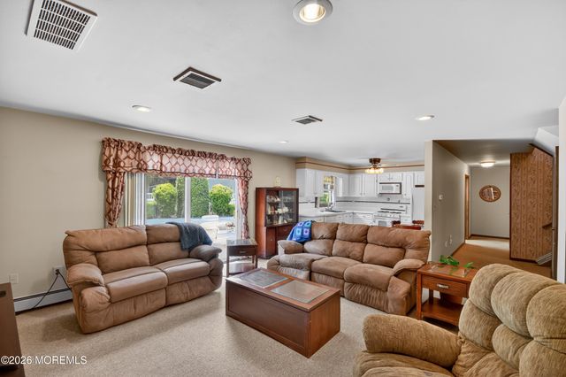 17 Point O Woods Road, Middletown, NJ 07748