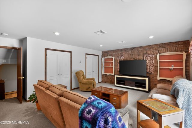 17 Point O Woods Road, Middletown, NJ 07748