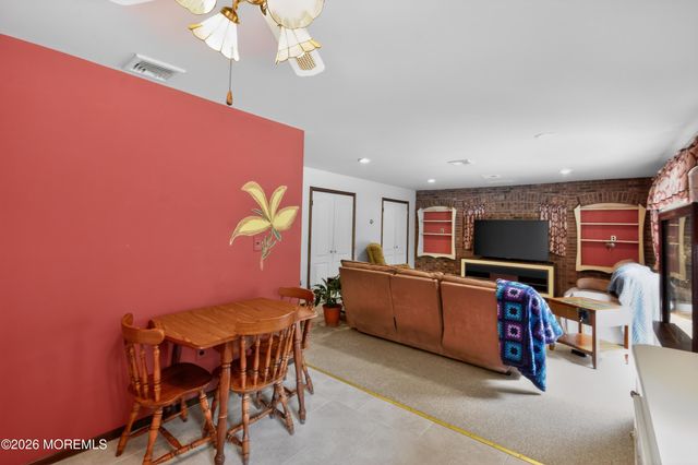 17 Point O Woods Road, Middletown, NJ 07748