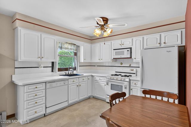 17 Point O Woods Road, Middletown, NJ 07748