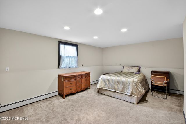 17 Point O Woods Road, Middletown, NJ 07748