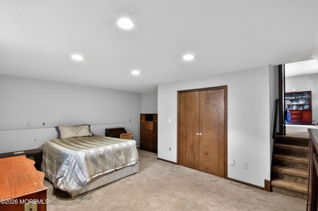 17 Point O Woods Road, Middletown, NJ 07748