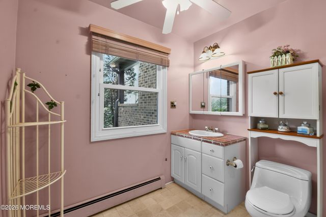 17 Point O Woods Road, Middletown, NJ 07748