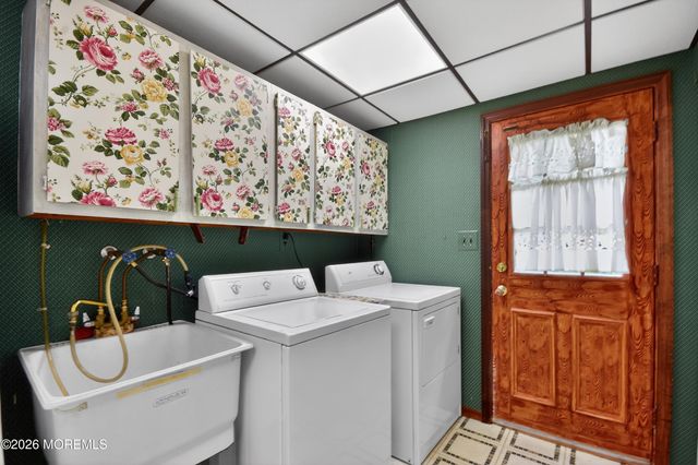 17 Point O Woods Road, Middletown, NJ 07748