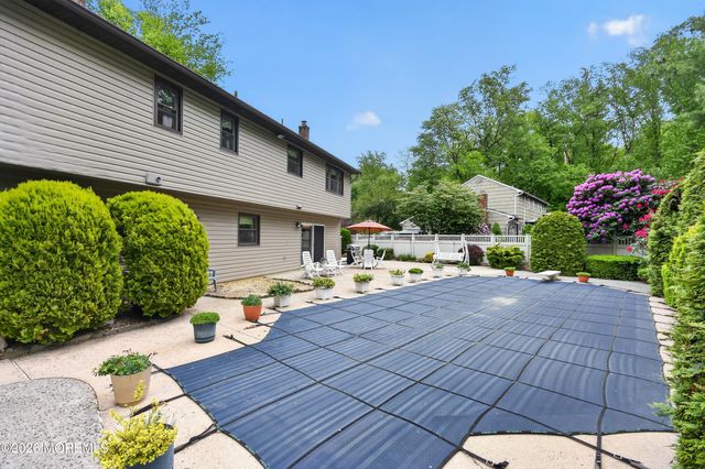 17 Point O Woods Road, Middletown, NJ 07748