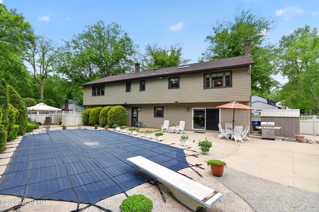 17 Point O Woods Road, Middletown, NJ 07748