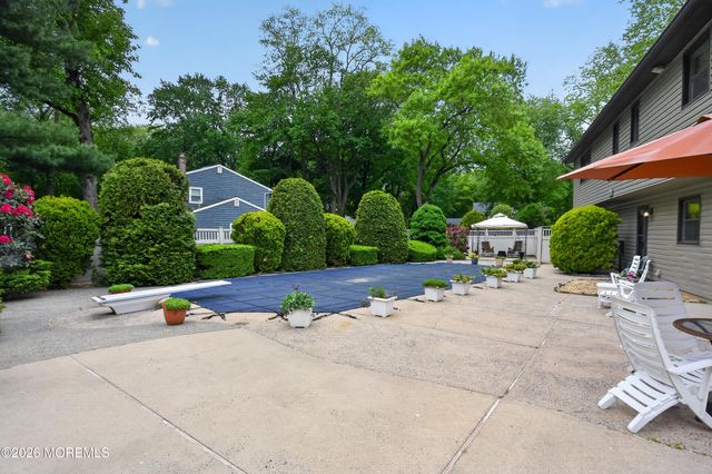 17 Point O Woods Road, Middletown, NJ 07748