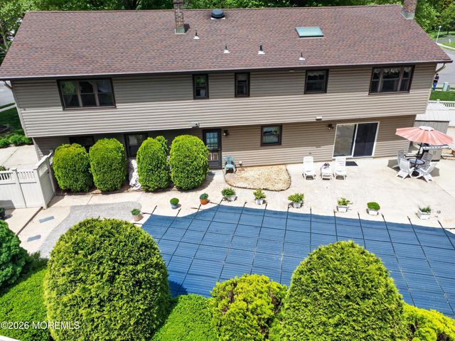 17 Point O Woods Road, Middletown, NJ 07748