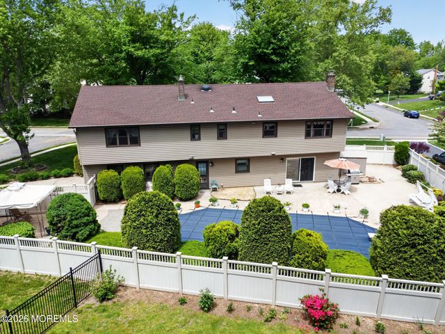17 Point O Woods Road, Middletown, NJ 07748