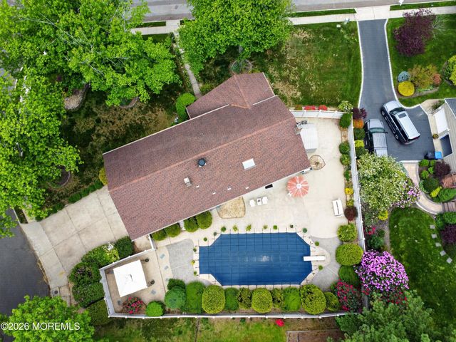 17 Point O Woods Road, Middletown, NJ 07748