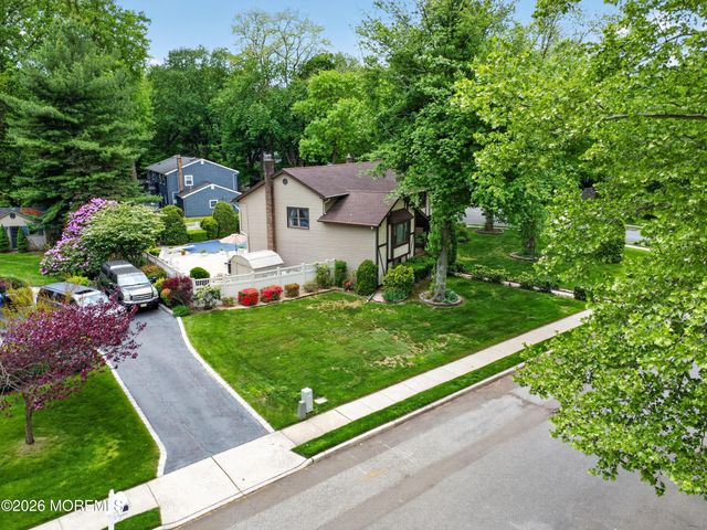 17 Point O Woods Road, Middletown, NJ 07748