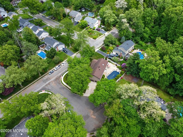 17 Point O Woods Road, Middletown, NJ 07748