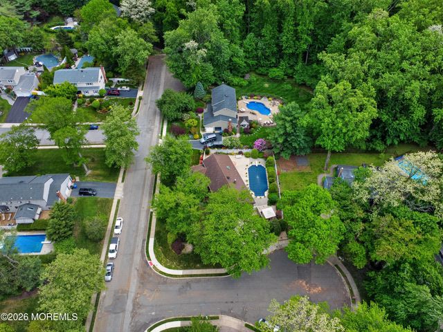 17 Point O Woods Road, Middletown, NJ 07748