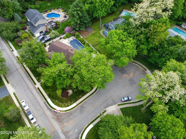 17 Point O Woods Road, Middletown, NJ 07748