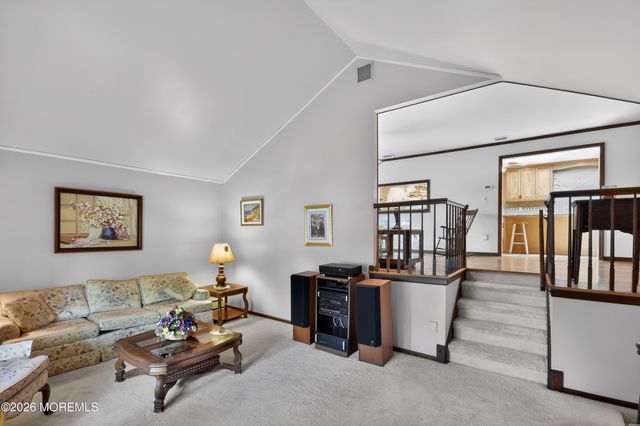 17 Point O Woods Road, Middletown, NJ 07748