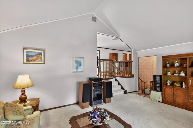 17 Point O Woods Road, Middletown, NJ 07748