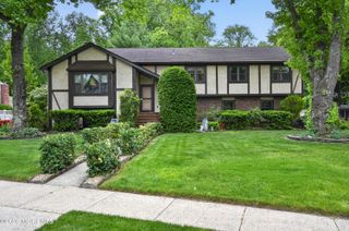 17 Point O Woods Road, Middletown, NJ 07748