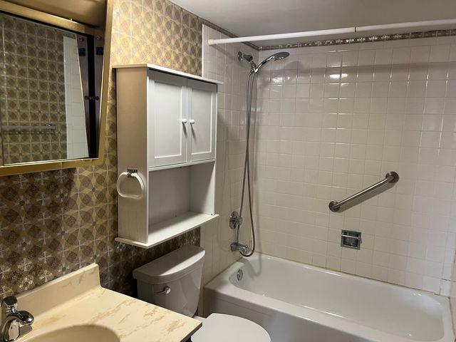 2254 N Baldwin Way 7B, Palatine, IL 60074