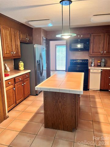 101 Forest Cliff Court NE, Concord, NC 28025