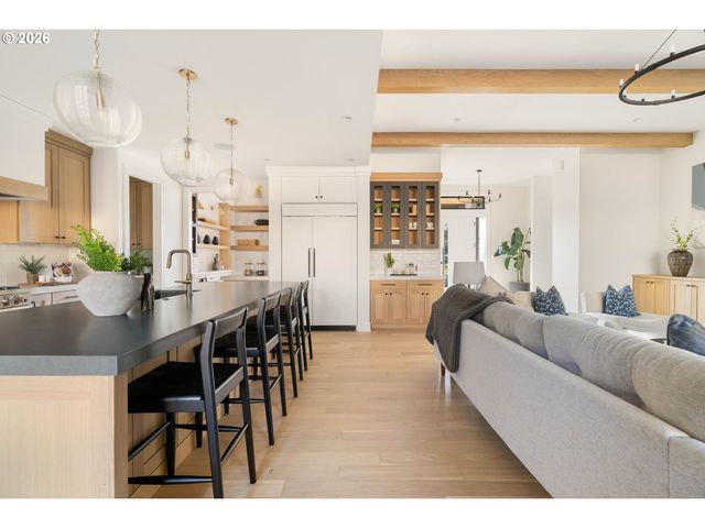 8125 Sw WESTGATE Way, Portland, OR 97225