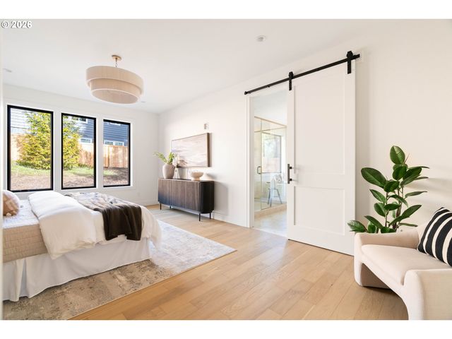 8125 Sw WESTGATE Way, Portland, OR 97225