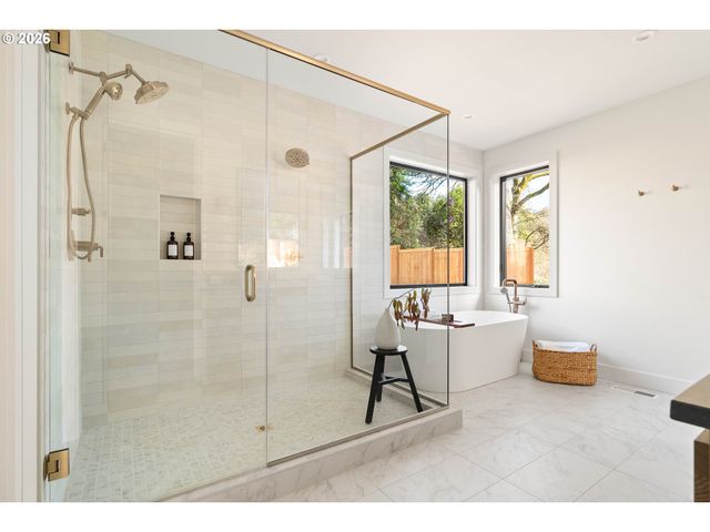 8125 Sw WESTGATE Way, Portland, OR 97225