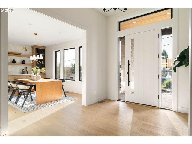 8125 Sw WESTGATE Way, Portland, OR 97225