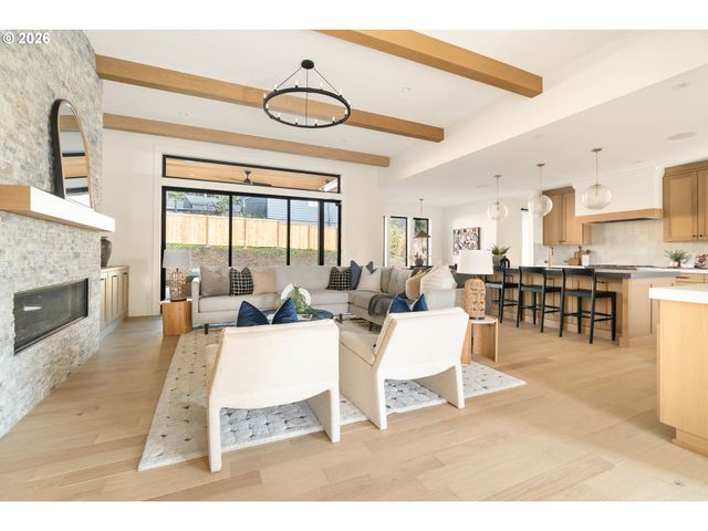 8125 Sw WESTGATE Way, Portland, OR 97225