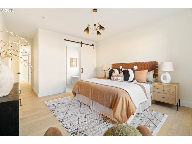 8125 Sw WESTGATE Way, Portland, OR 97225