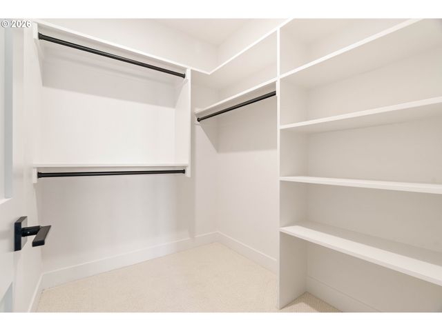 8125 Sw WESTGATE Way, Portland, OR 97225