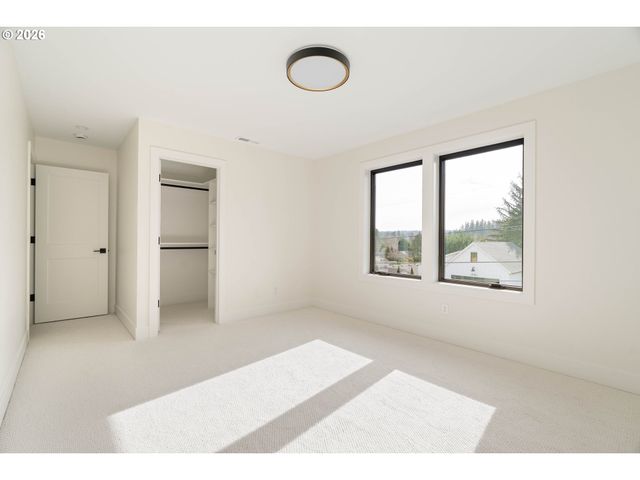 8125 Sw WESTGATE Way, Portland, OR 97225