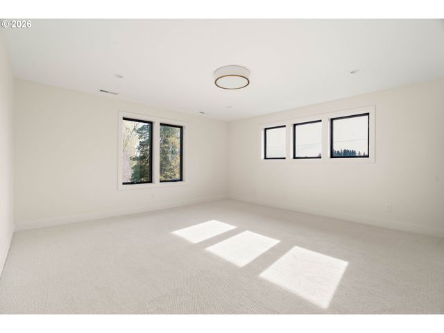 8125 Sw WESTGATE Way, Portland, OR 97225